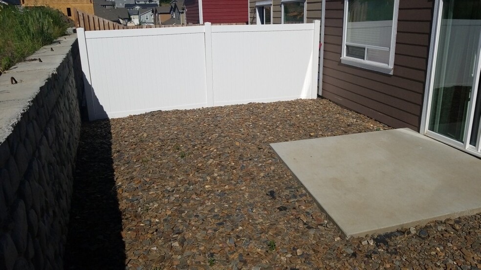Building Photo - 1041 Alturas Dr