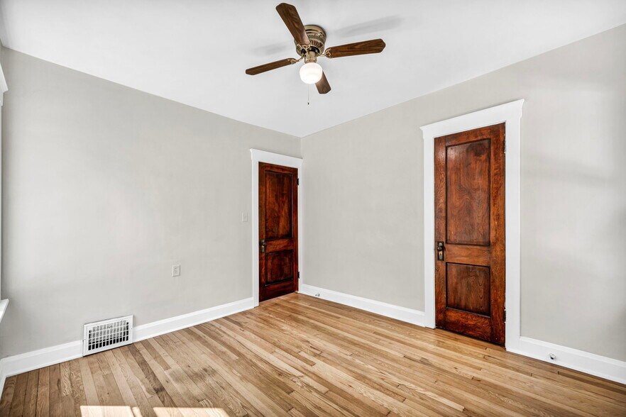 Building Photo - 1331 W 102nd St