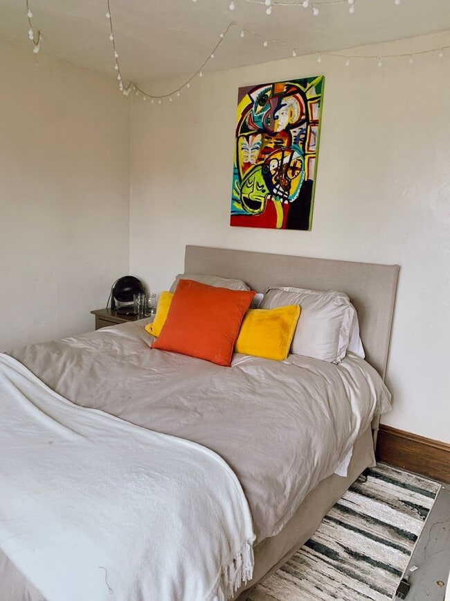 Building Photo - PRELEASE FOR AUG: 5 bdrm/2 bath near WWU and Downtown!