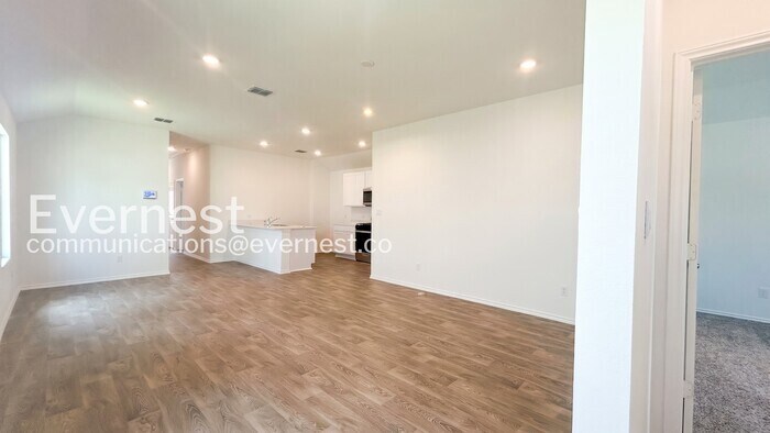 Building Photo - 320 Santo Domingo Rd