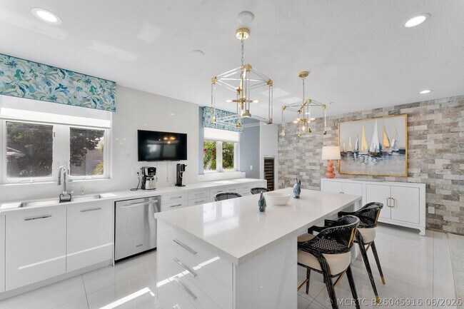Building Photo - 57 Isle of Venice Dr