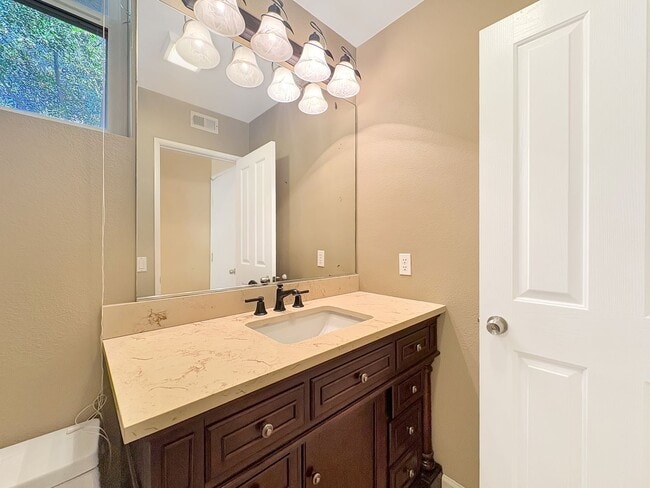 Building Photo - Stunning 3B/2.5BA Home in San Diego w/ Fir...