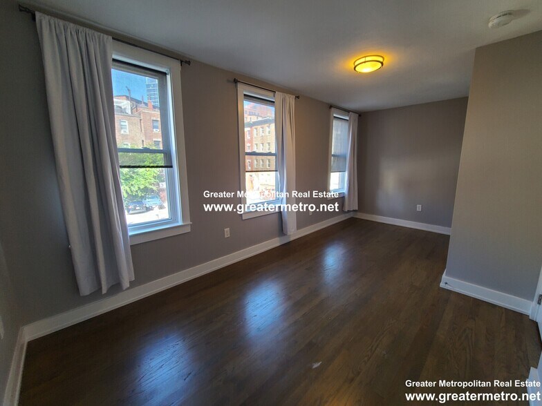Building Photo - 27 N Margin St
