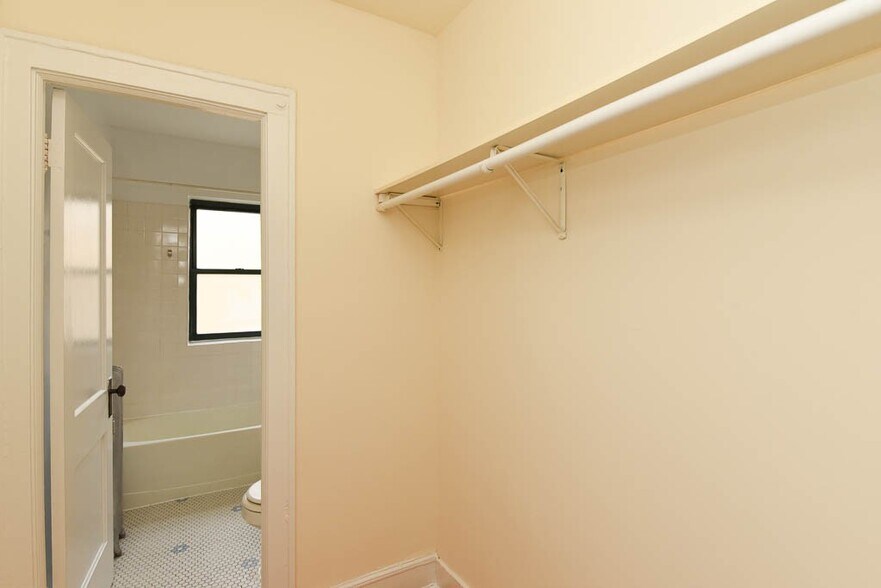 Building Photo - 2338 N Spaulding Ave