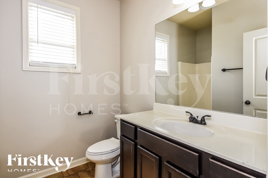 Building Photo - 4868 Maple Glen Dr