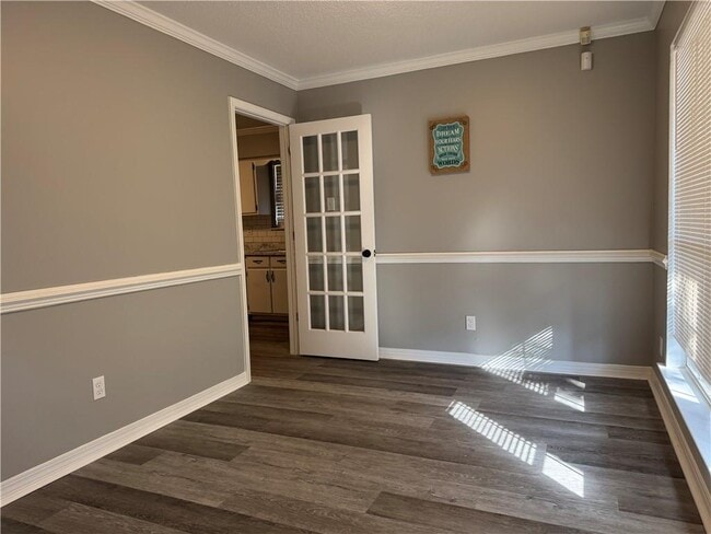 Building Photo - 207 E Maple Ave