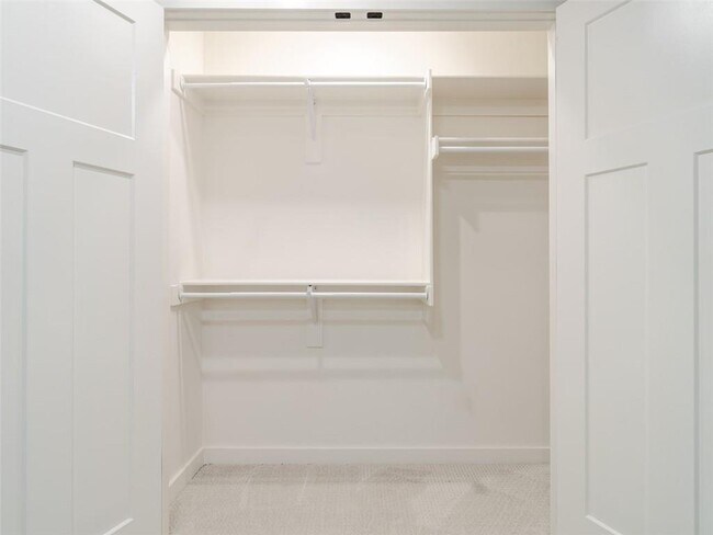 Building Photo - 511 Cosmos St