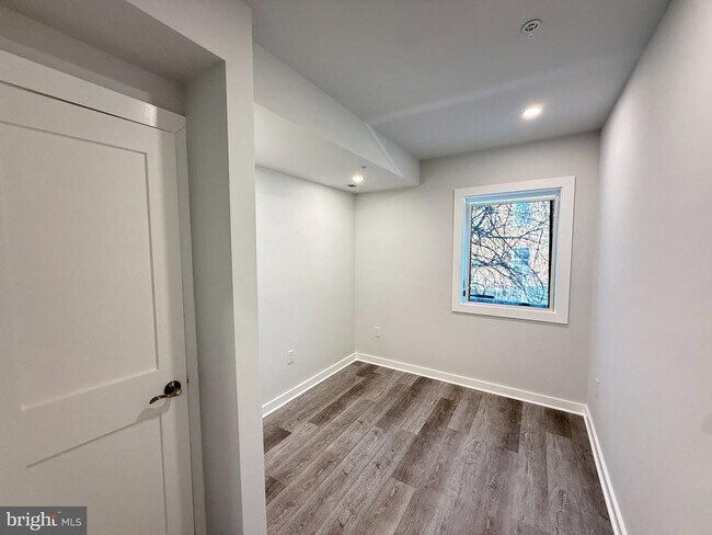 Building Photo - 1516 18th St SE