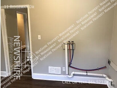 Building Photo - 11 Ridgeway Dr