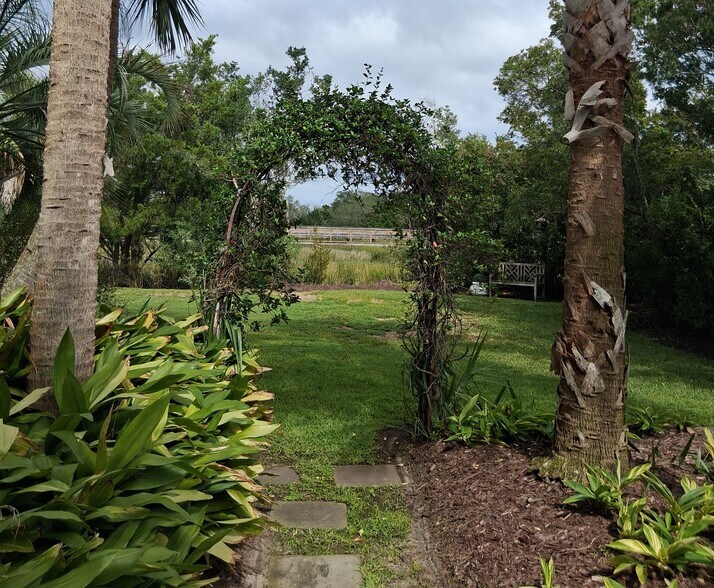 Building Photo - 12 Seahorse Ct