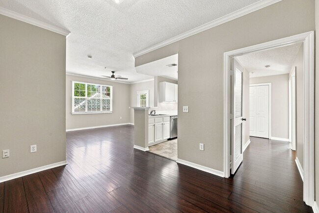 Building Photo - 501 Knights Run Ave