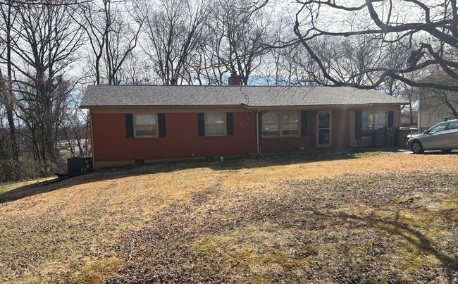 Building Photo - Cozy 4BR One Level Home with Extra Storage...