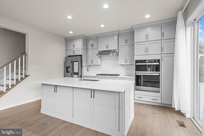 Building Photo - 315 Gilman St