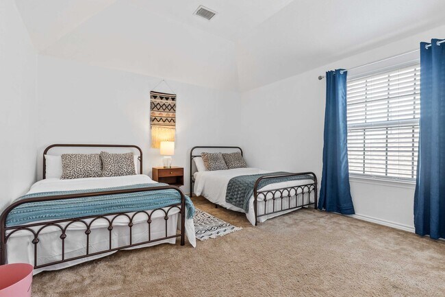 Building Photo - 7016 Playa