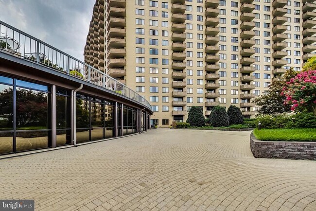 Building Photo - 5225 Pooks Hill Rd