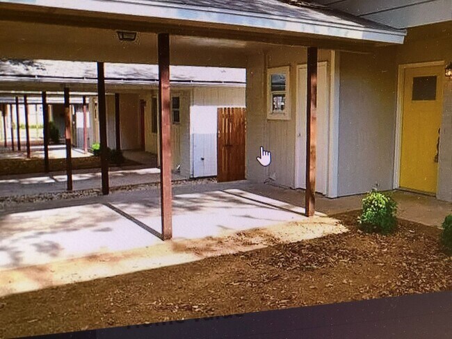 Building Photo - LIVINGSTON2709-11