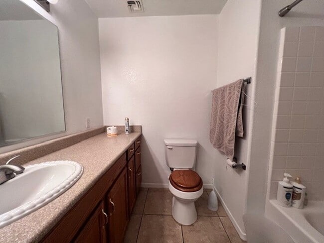 Building Photo - 3 Br 2Ba House with Garage and fenced yard**FURNISHED**