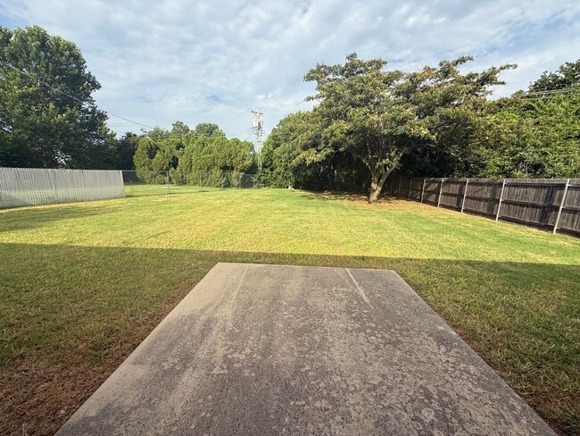 Building Photo - All Brand New! Moore Schools! No carpet! H...