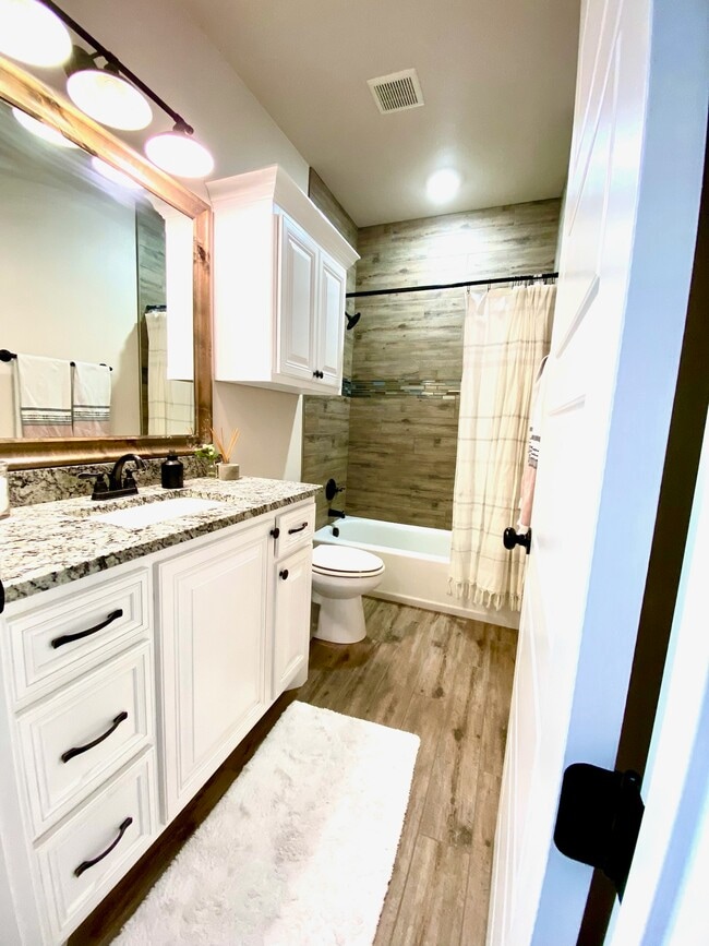 Building Photo - 1215 Desert Rose Dr