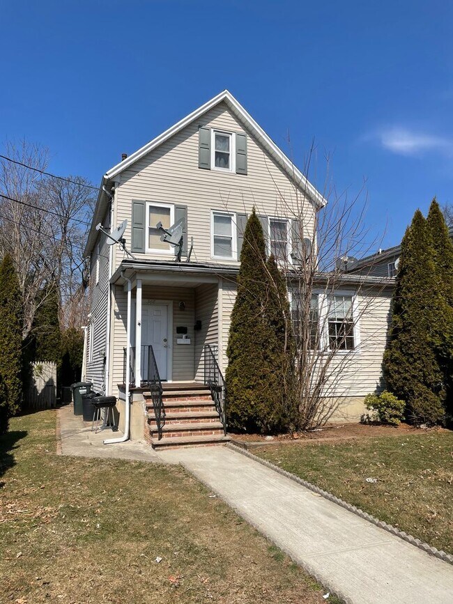 Primary Photo - 348 Front St