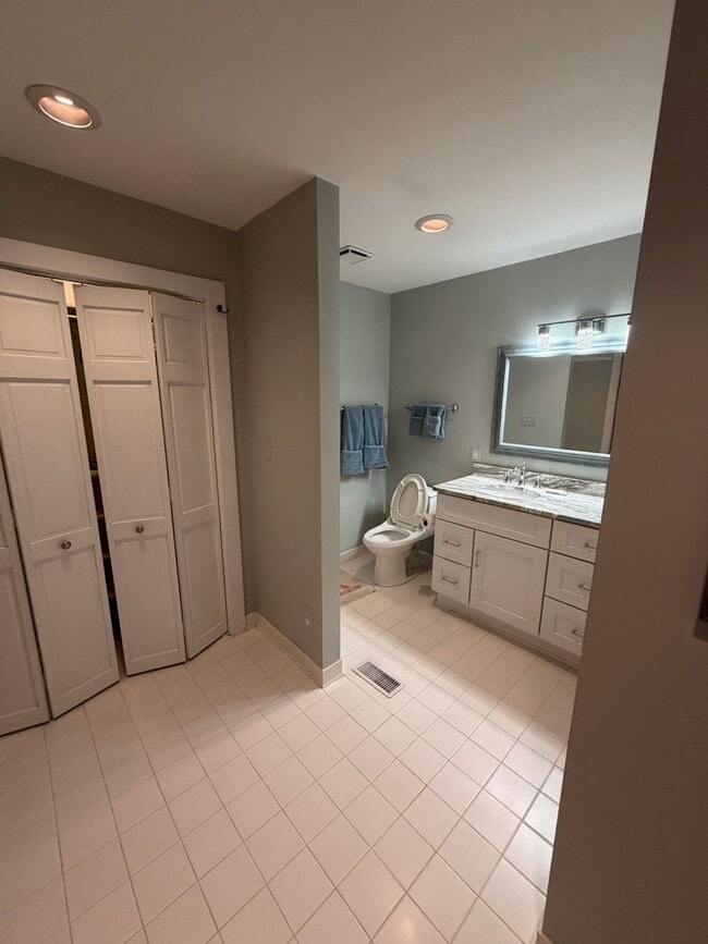 Building Photo - 3BR Beach House on 44th Street