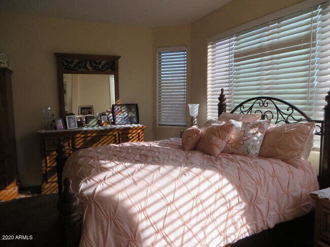 Building Photo - 4413 W Heyerdahl Dr