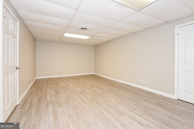 Building Photo - 19 Widgeon Way SW