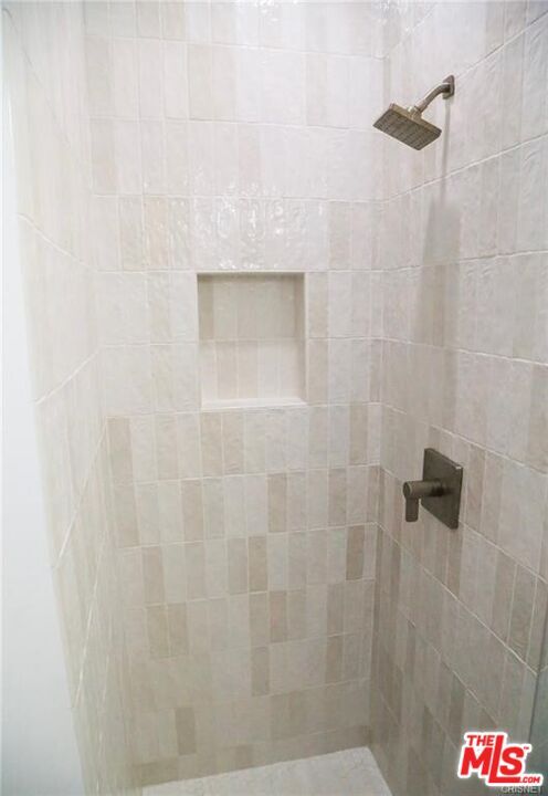 Building Photo - 601 Sweetzer Ave