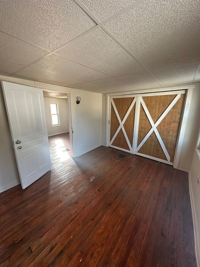 Building Photo - 728 Glen Pl