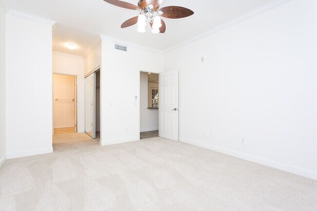 Building Photo - Corner condo in the highly desirable River Colony community!