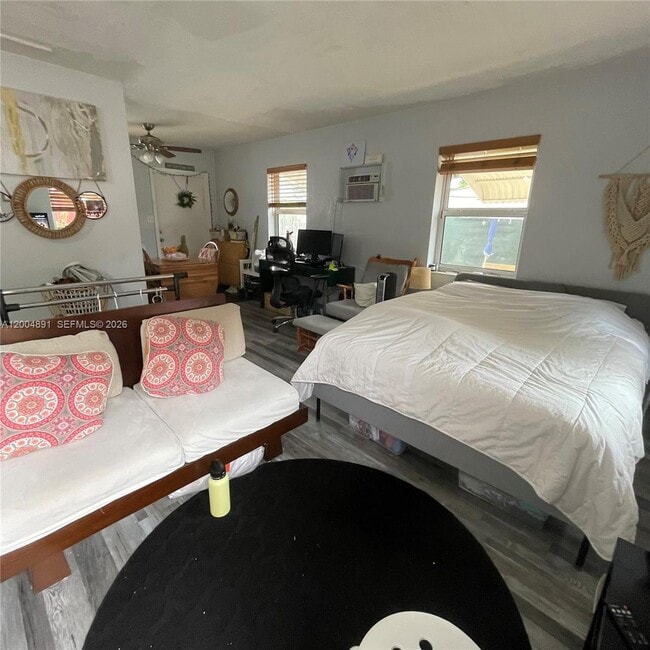 Building Photo - 2526 McKinley St