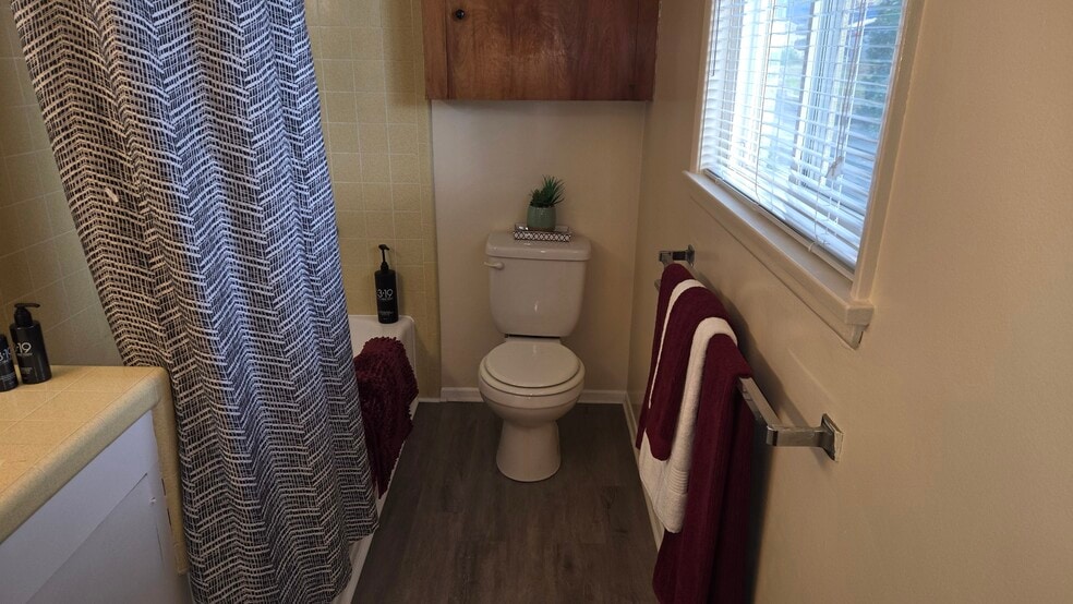 bathroom - 792 Alameda St