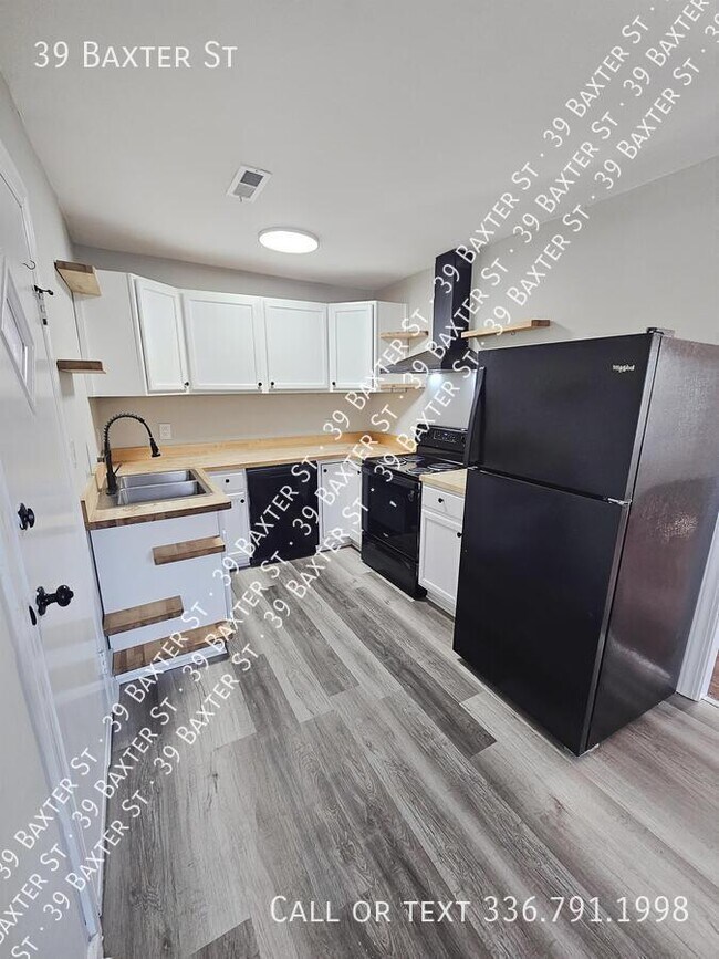 Building Photo - 39 Baxter St