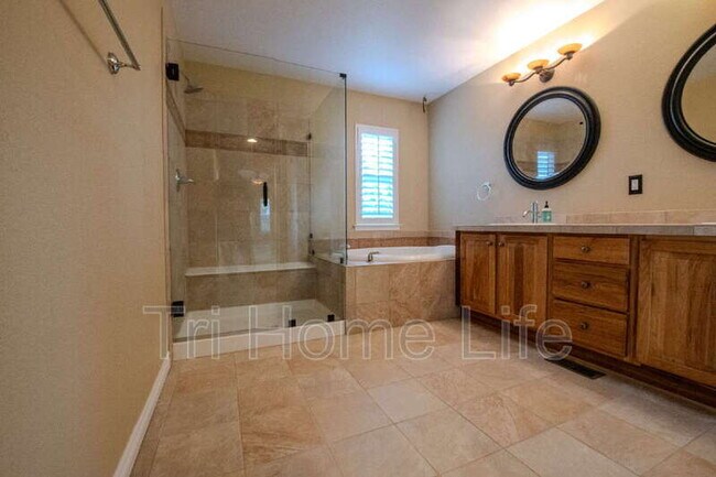 Building Photo - 11033 Grayledge Cir