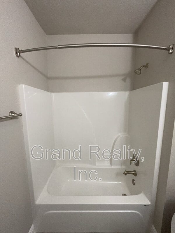 Building Photo - 3823 Shady Grove Dr