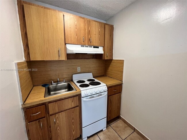 Building Photo - 1211 Rutland St