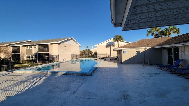 Building Photo - 826 Sky Lake Cir