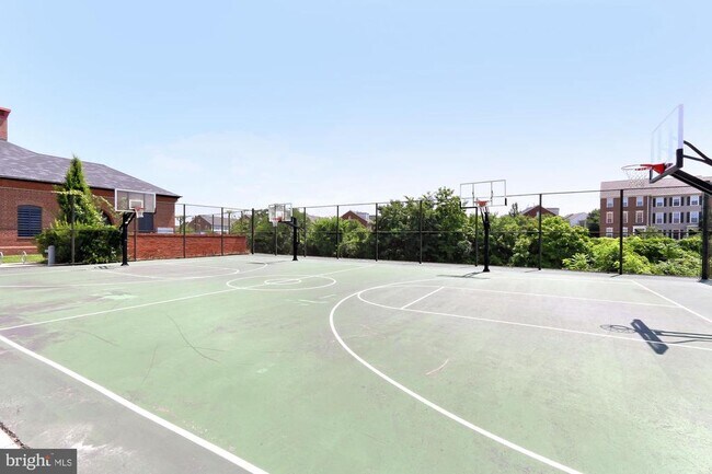 Building Photo - 1915 Main Line Blvd