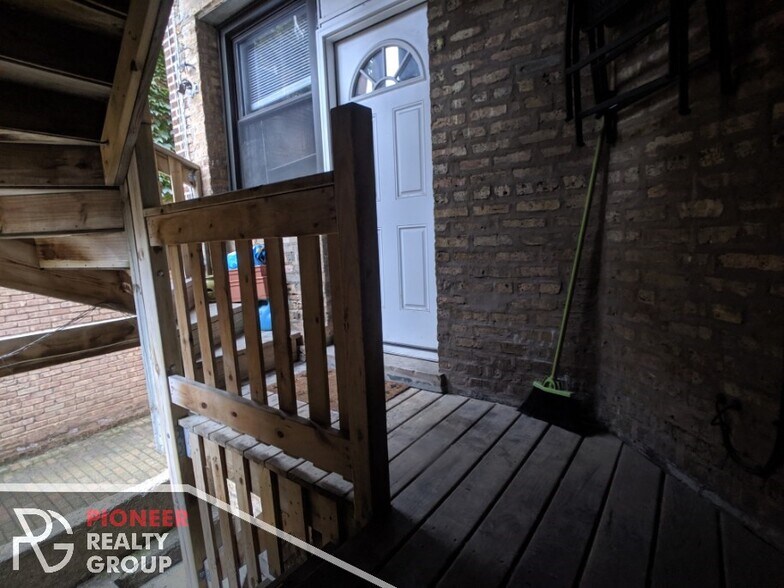 Building Photo - 3721 N Pine Grove Ave