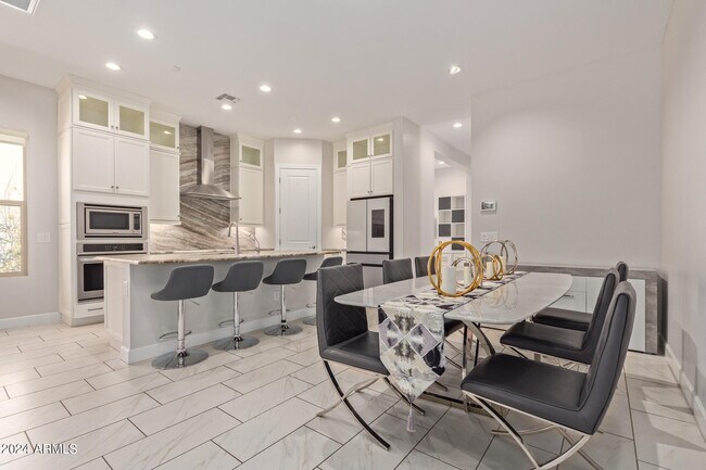 Building Photo - 18030 N 66th Pl