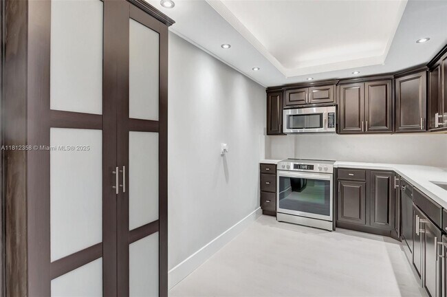 Building Photo - 2851 S Ocean Blvd