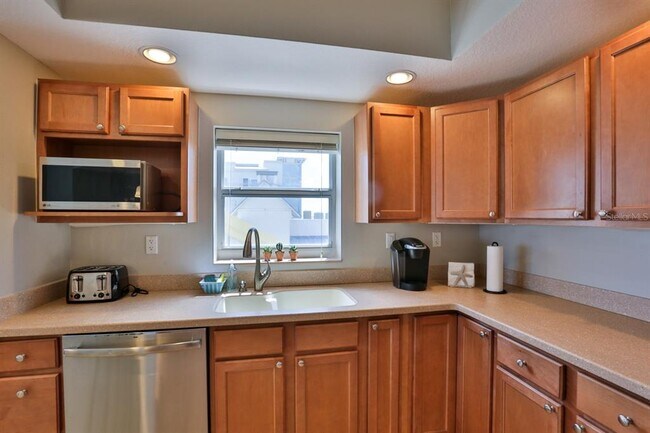 Building Photo - 711 S Atlantic Ave