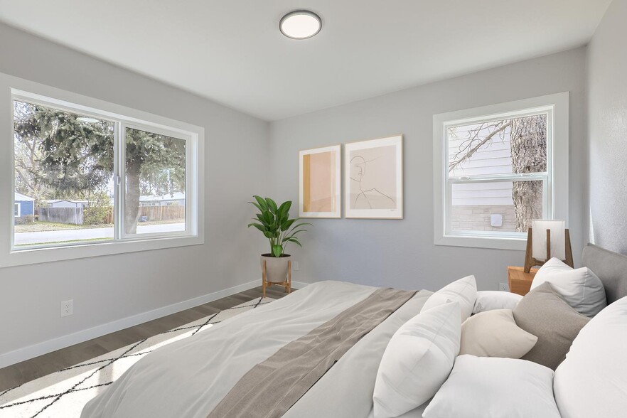 Building Photo - Light & bright University Hills home with ...
