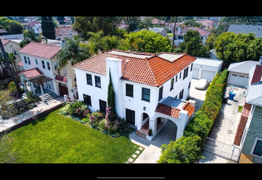 Primary Photo - 2009 S Victoria Ave