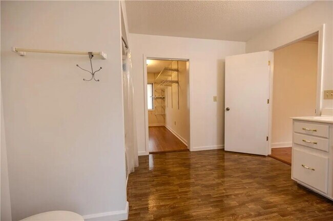 Building Photo - 3 Bedroom Home w/ Workshop and Fenced Yard