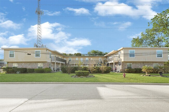 Building Photo - 107 E Willowick Ave