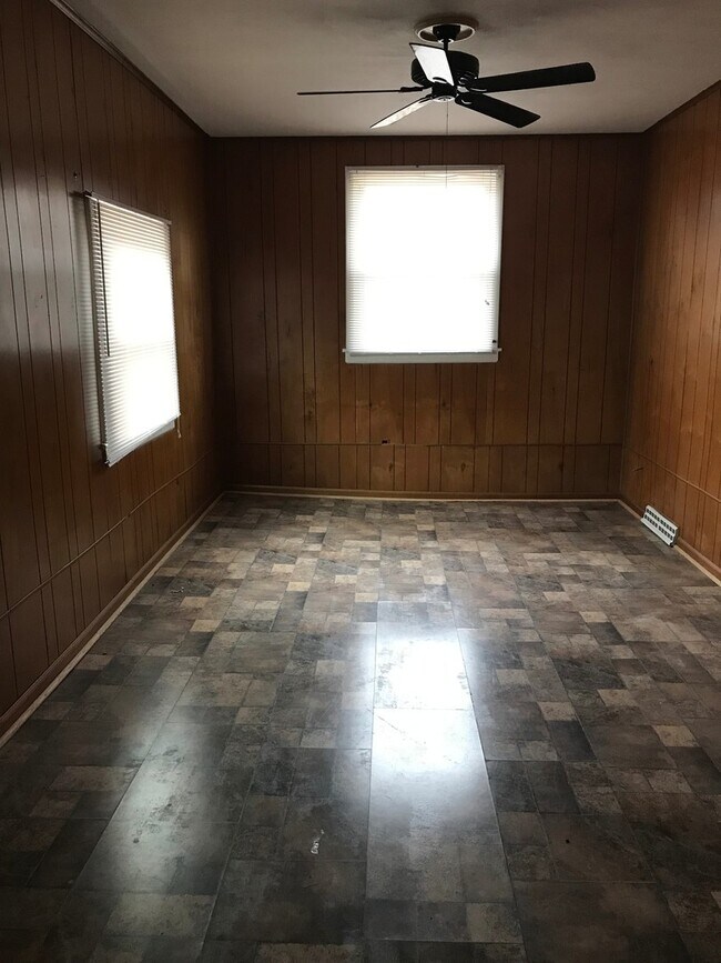 Building Photo - --  AVAILABLE IMMEDIATELY  -- 3 BR / 1 BA West End Home, Fenced in Backyard. Available Immediately!