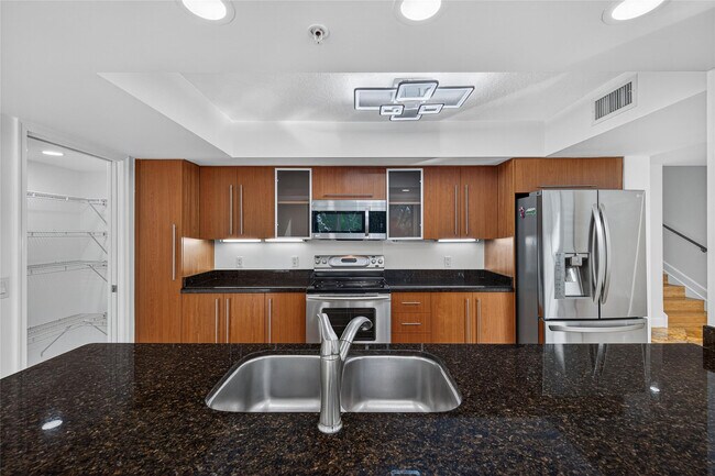 Building Photo - 900 SE 2nd St