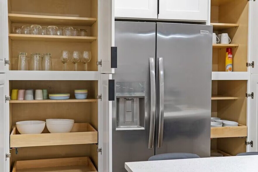 Refrigerator - 523 Alpine Ave