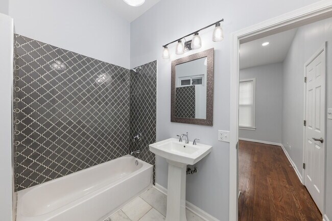 Building Photo - 6543 S Drexel Ave